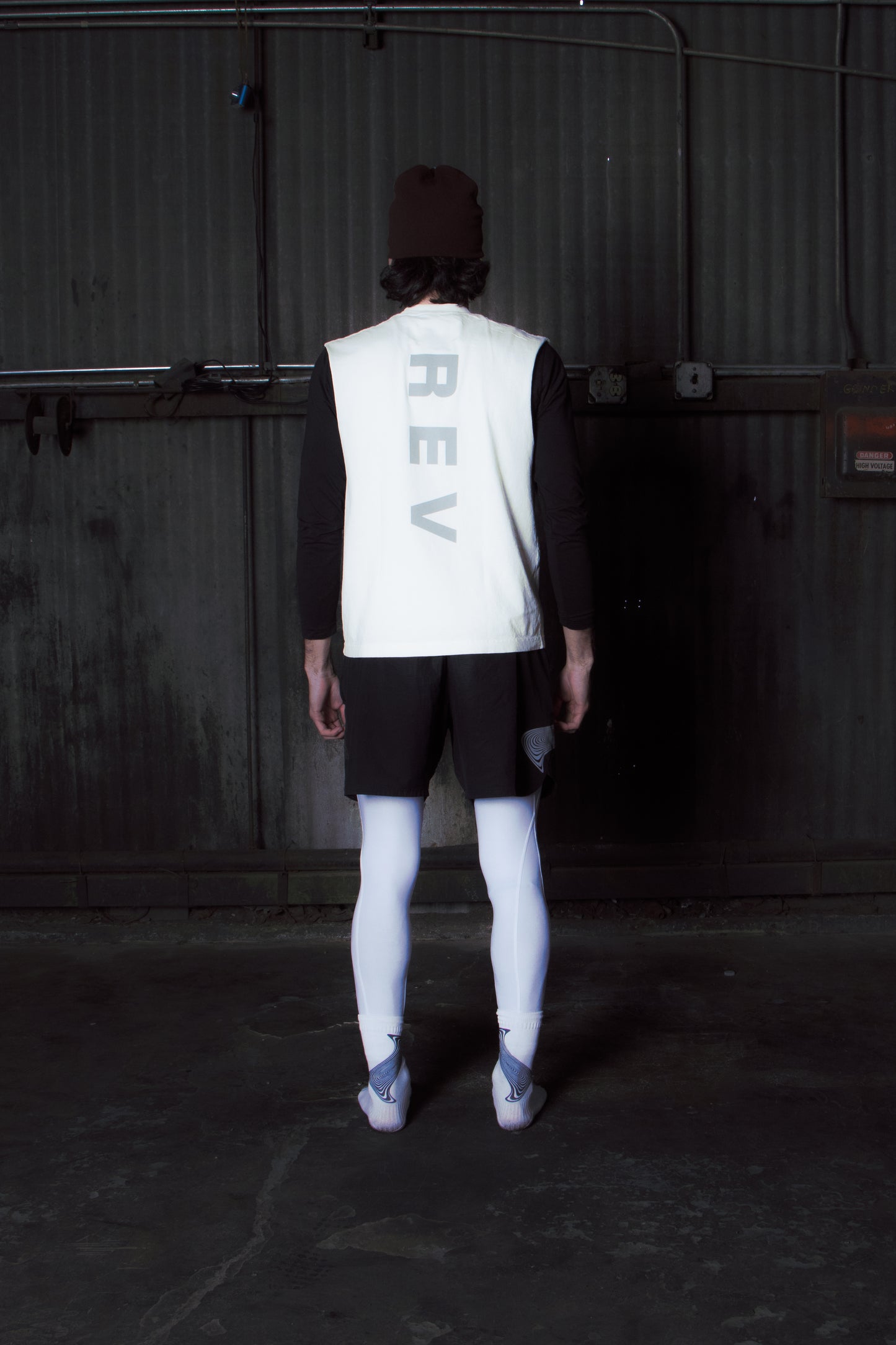 REV SLEEVELESS TEE (OFF WHITE)