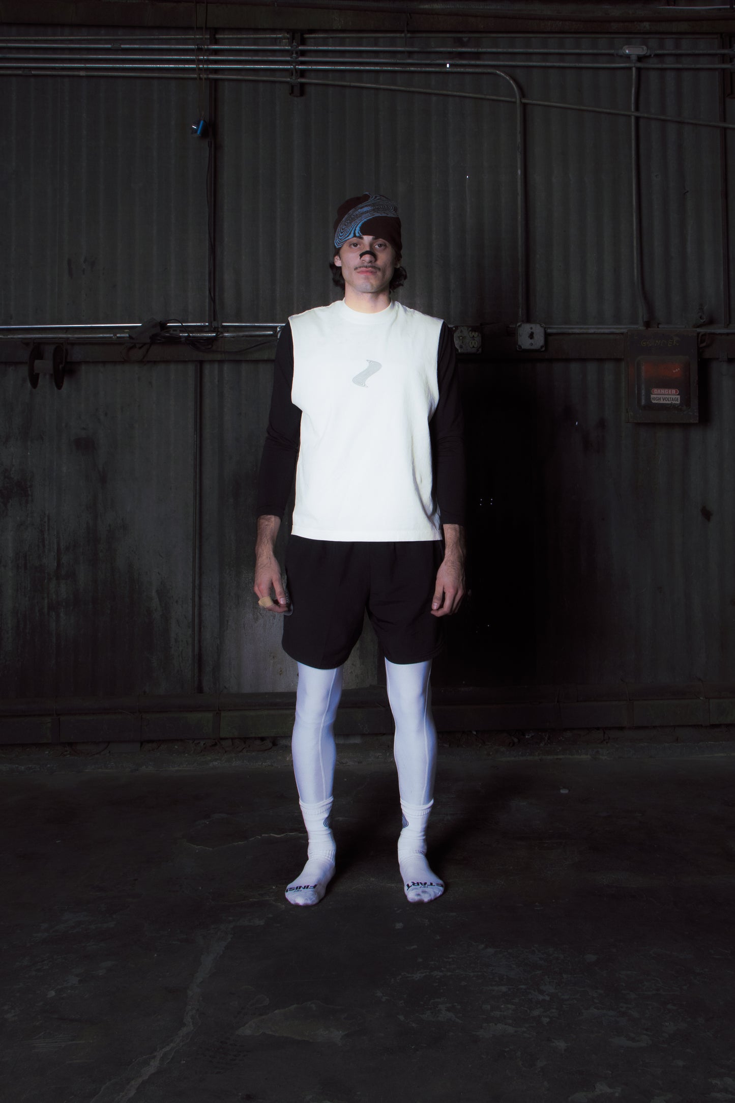 REV SLEEVELESS TEE (OFF WHITE)